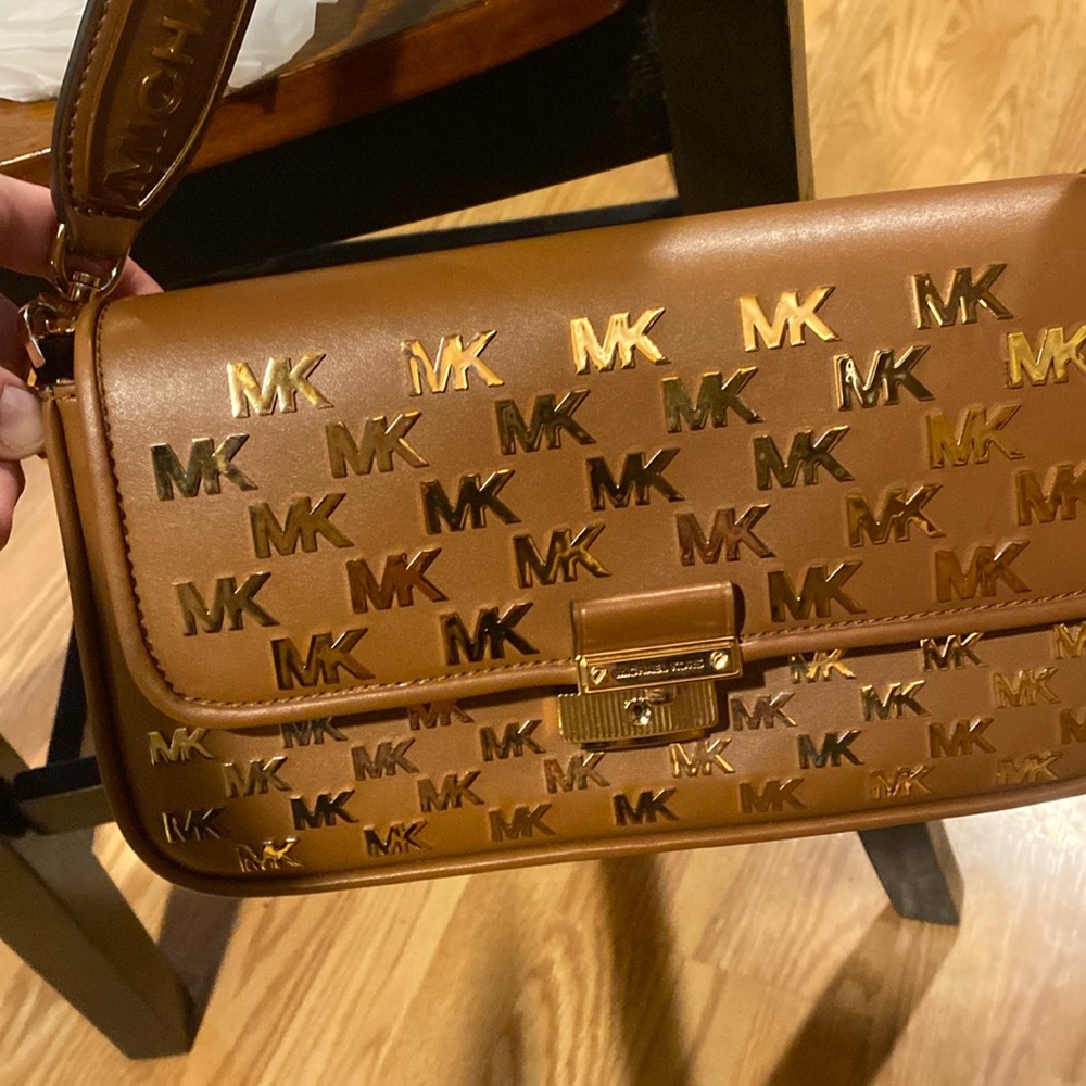 Michael kors brown crossbody bag!Sooooo cute brand new,Tags and book included!!